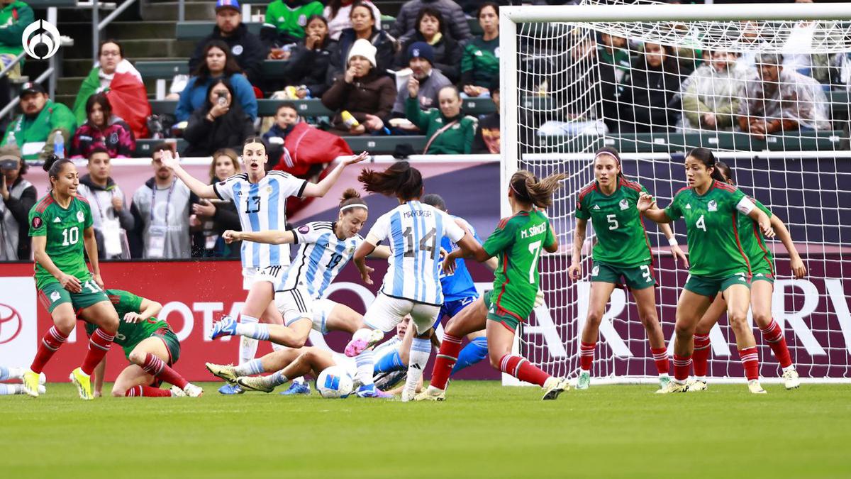 El Tri Femenil no pudo derribar el muro defensivo de las argentinas. | México falló un penal al minuto 9 y nunca pudo recuperarse.