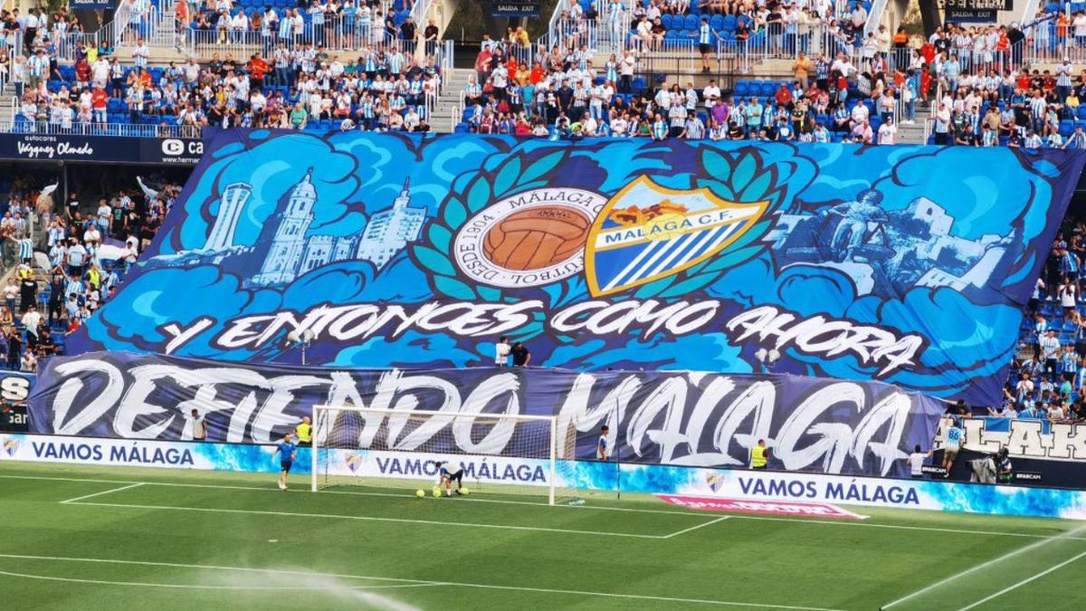 Málaga | El club español está en tercera división y se hizo viral una protesta de su afición. Crédito: Twitter @MalakaHinchas01.