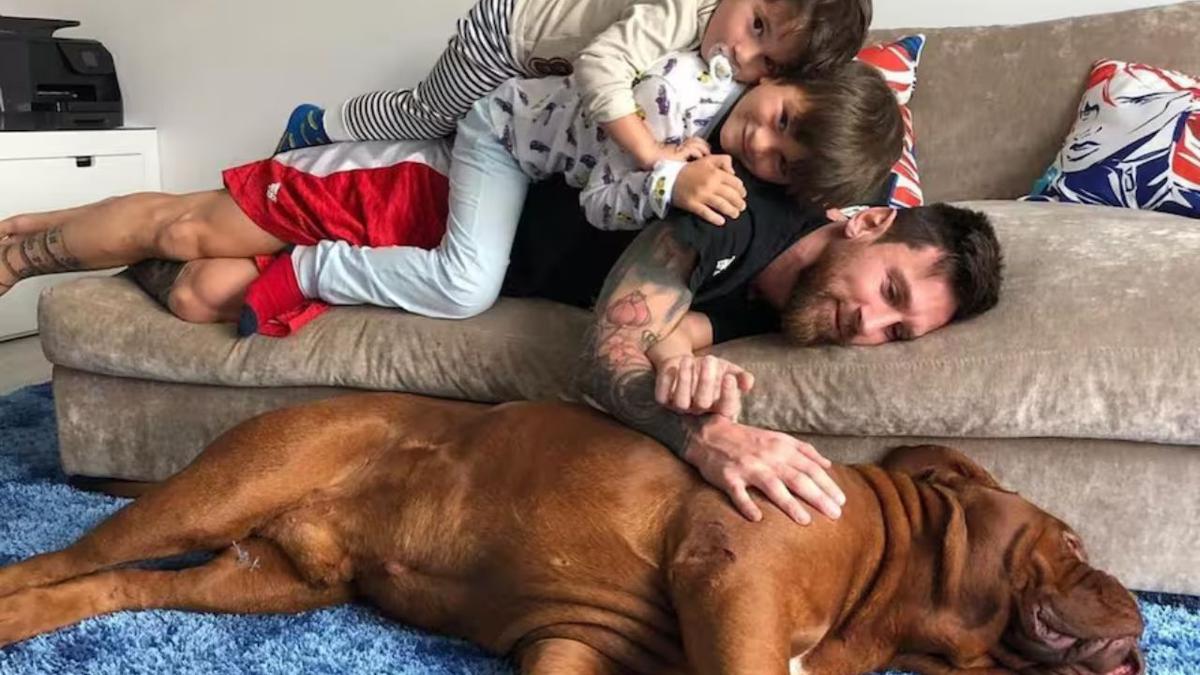 Lionel Messi | El futbolista argentino y sus hijos junto con su perro Hulk. Crédito: instagram @leomessi.
