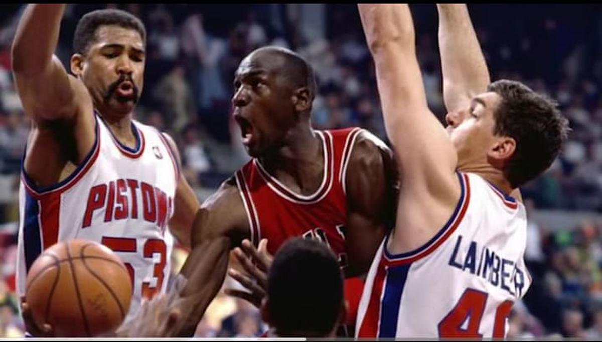 Jordan vs. Detroit Pistons | La batalla por la supremacía en la NBA. Fuente: Captura de pantalla Youtube @Juanposite