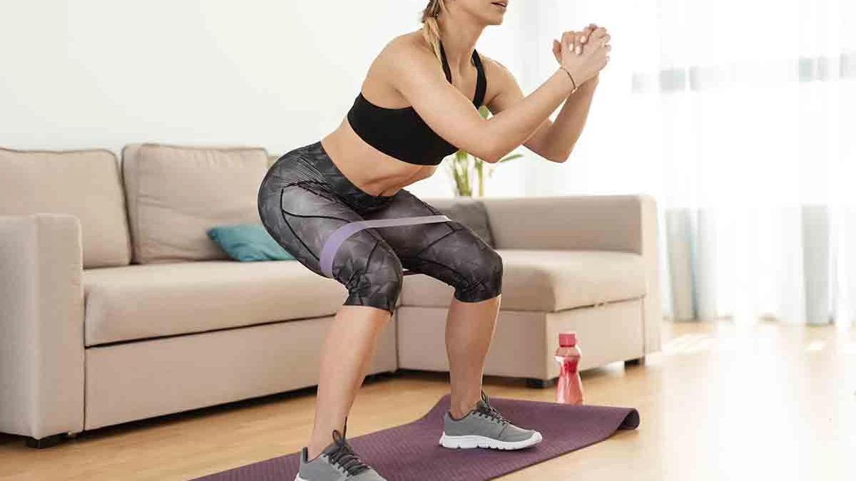 Actívate con esta rutina de ejercicios para mujeres en casa