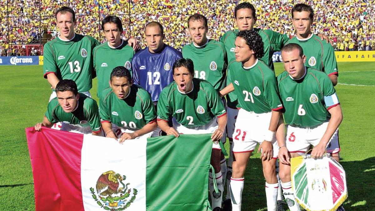 Copa América 2001: México subcampeón | La alineación de México ante Colombia en la final de la Copa América 2001 (EFE)