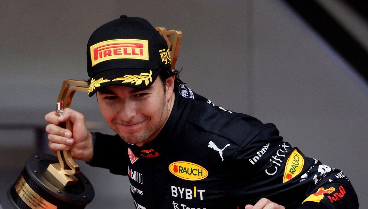 Reuters | Checo Pérez desea pelearle el campeonato a Max Verstappen.