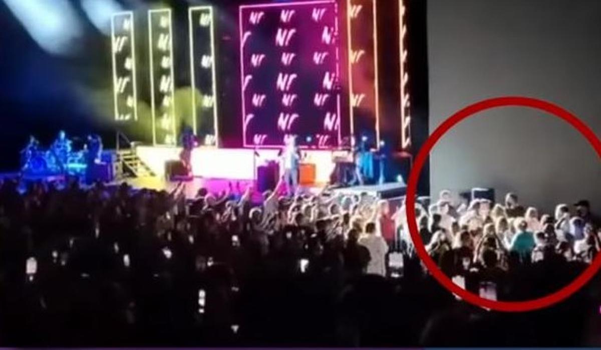  | Captura de pantalla YouTube | La cantante habría reclamado al guardia de seguridad.