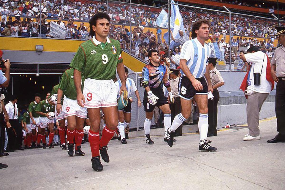 México campeón | Hugo Sánchez y Oscar Ruggeri, capitanes de México y Argentina en 1993 (Conmebol)