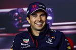 Checo Pérez presenta su nuevo casco para la Fórmula 1