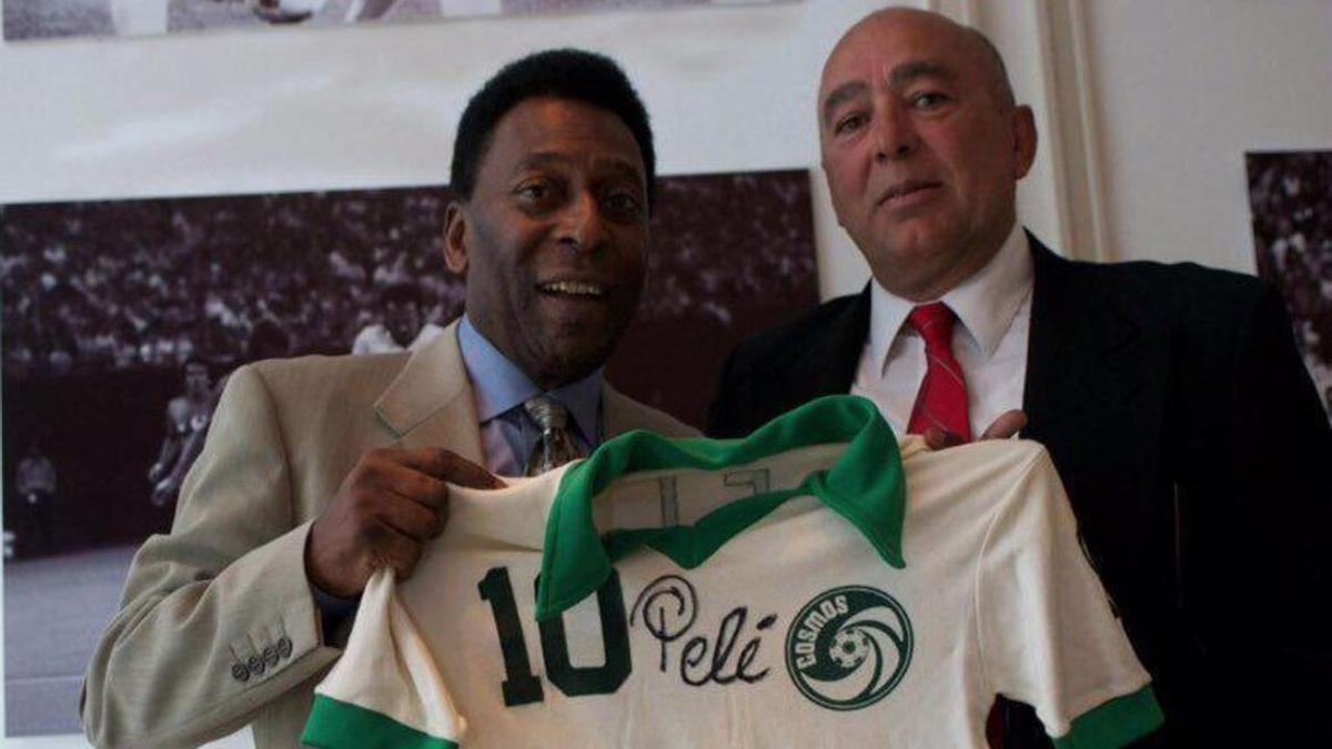 Pelé y Santiago Formoso | El español fue su último compañero de habitación en el Cosmos. Crédito: diario As.