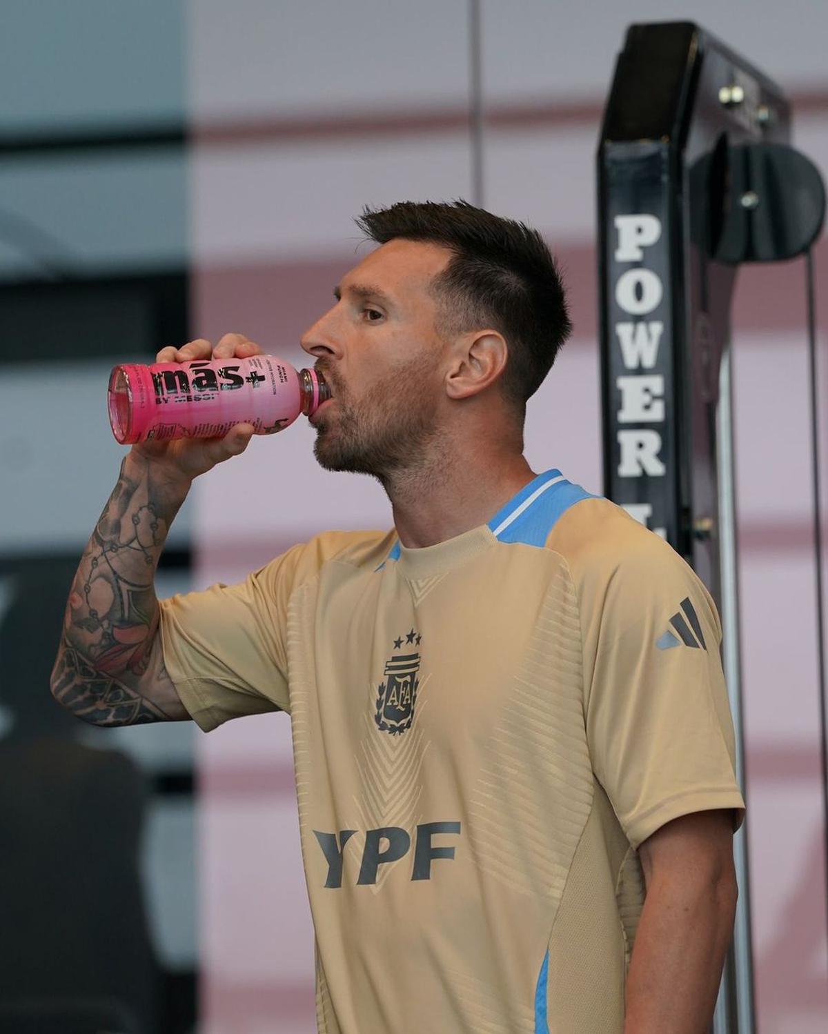 Bebidas isotónicas | Una opción efectiva para la hidratación deportiva para jugadores profesionales. Fuente: Instagram @leomessi
