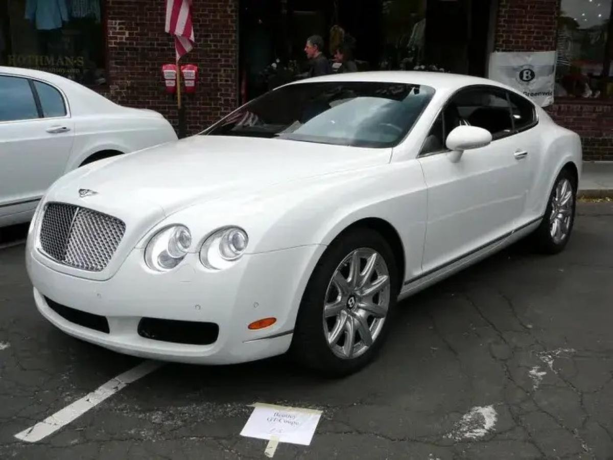LeBron James también posee un Bentley de colección. | Especial