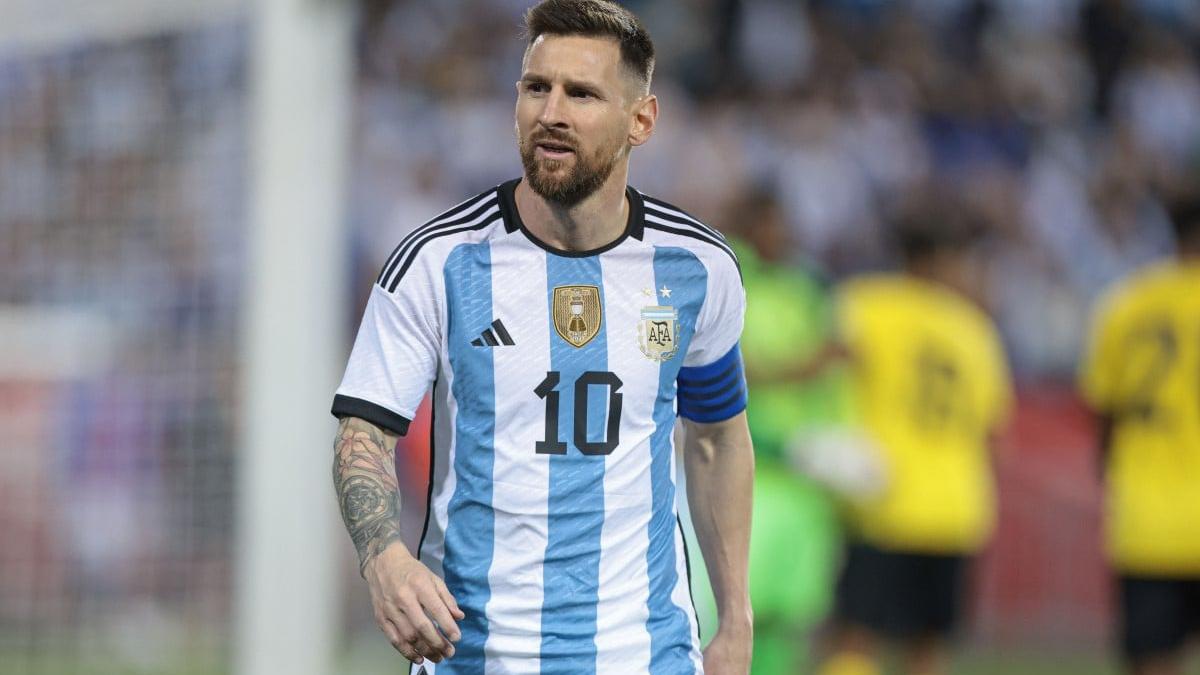 Lionel Messi porta el 10, uno de los números históricos del futbol mundial.