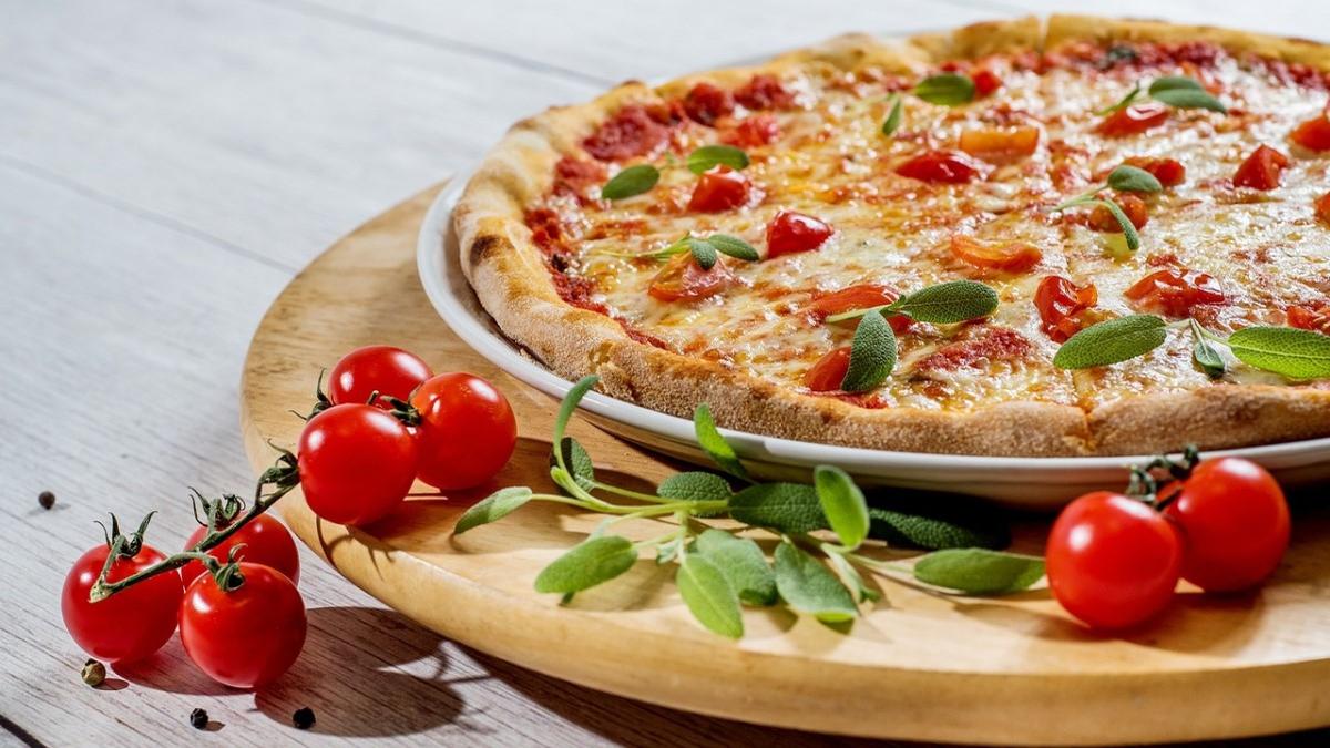 La pizza es uno de los alimentos que no aportan nutrientes. 