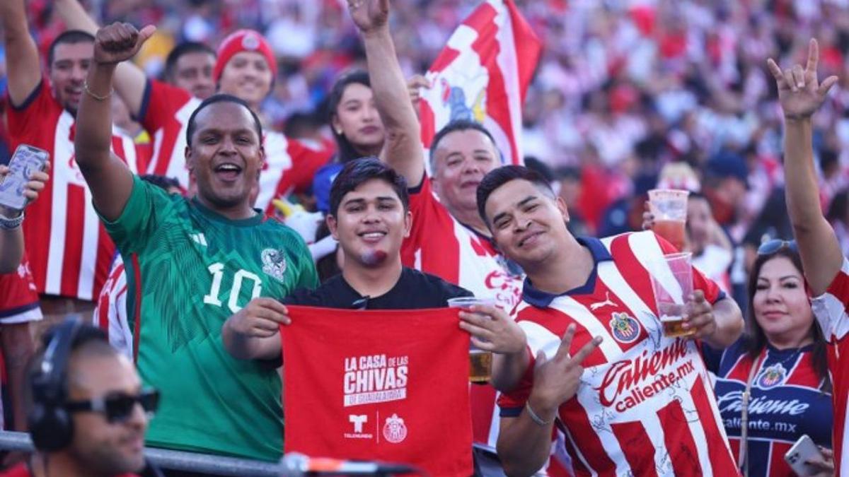 Chivas | Los aficionados del equipo rojiblanco. Crédito: twitter @chivas.