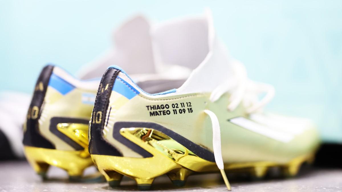 Los botines lucen la fecha de nacimiento de los hijos de Messi. | Foto: adidas