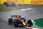 Fórmula 1: Checo Pérez se sube al podio, del GP de Japón, en una catastrófica carrera