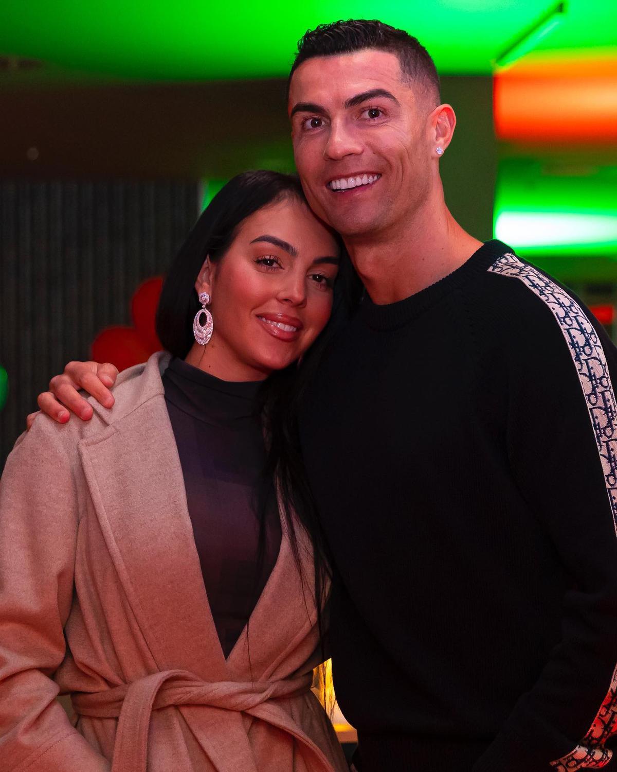  | Cristiano Ronaldo y Georgina Rodríguez, posando. Fuente: Instagram: @cristiano