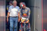 Checo Pérez hace un 'Chabelo' y escapa en patín del diablo en la Fórmula Uno