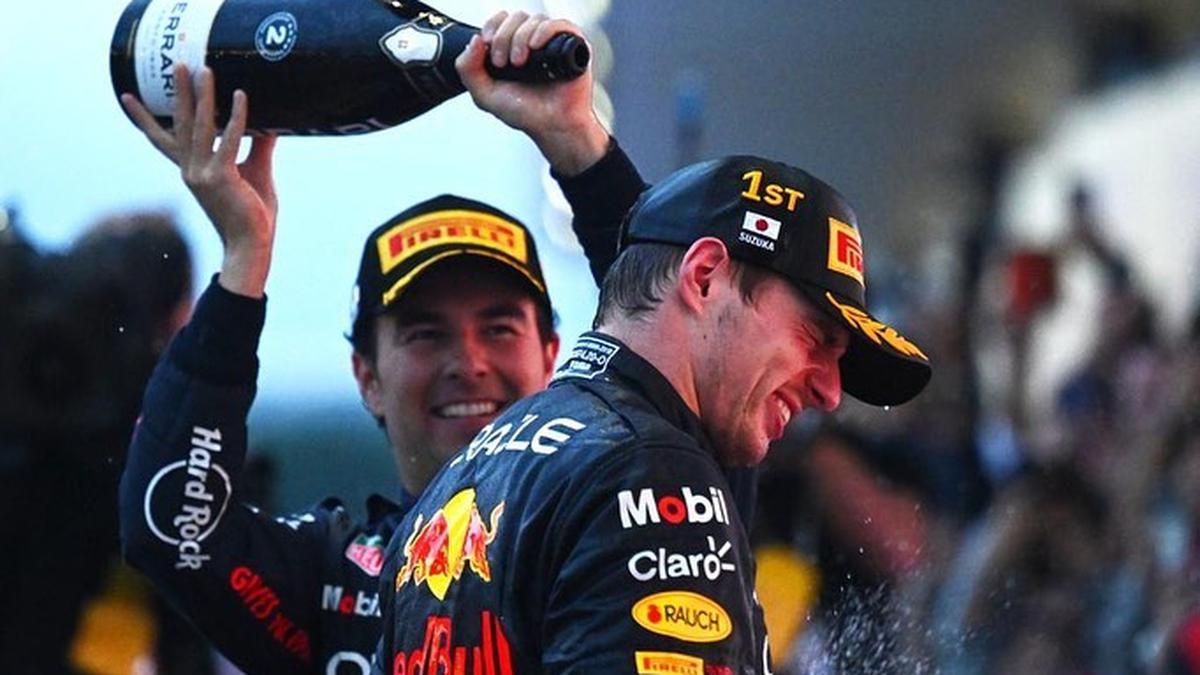  | Checo Pérez felicitó a Max Verstappen por su bicampeonato en la F1.