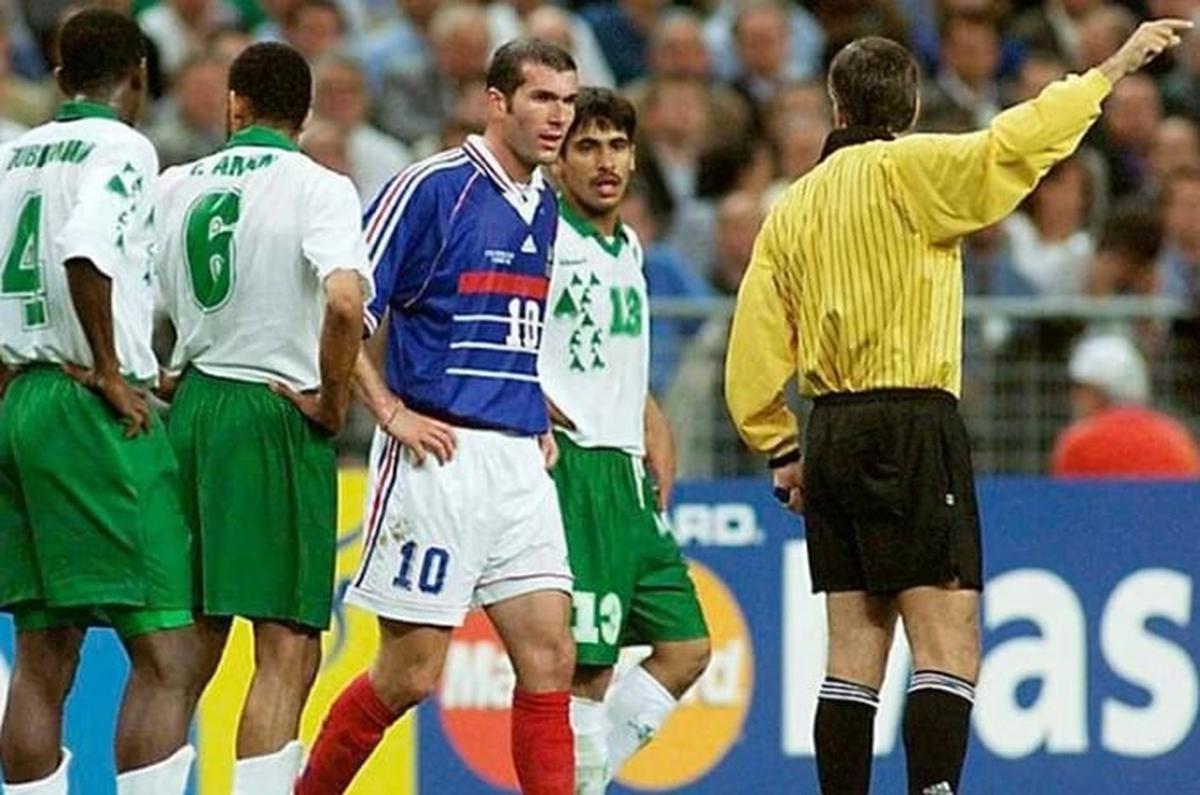  | Arturo Brizo expulsó a Zidane en su primer Mundial con Francia.
