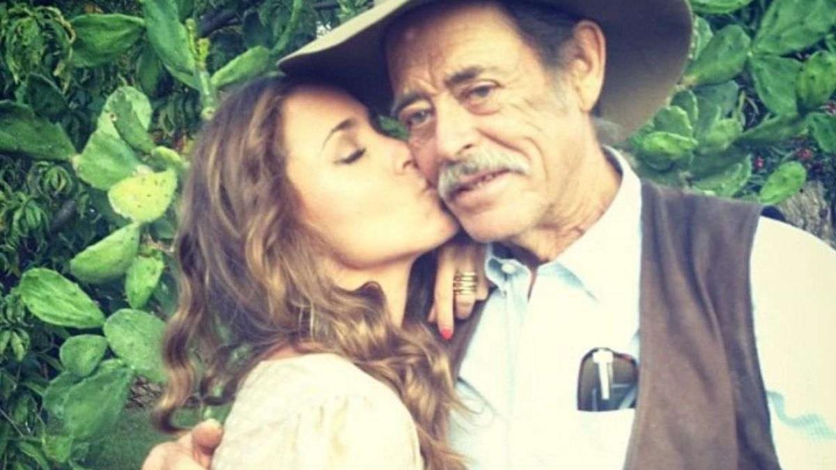 Carmen Muñoz comunicó la muerte de su padre en redes sociales.
