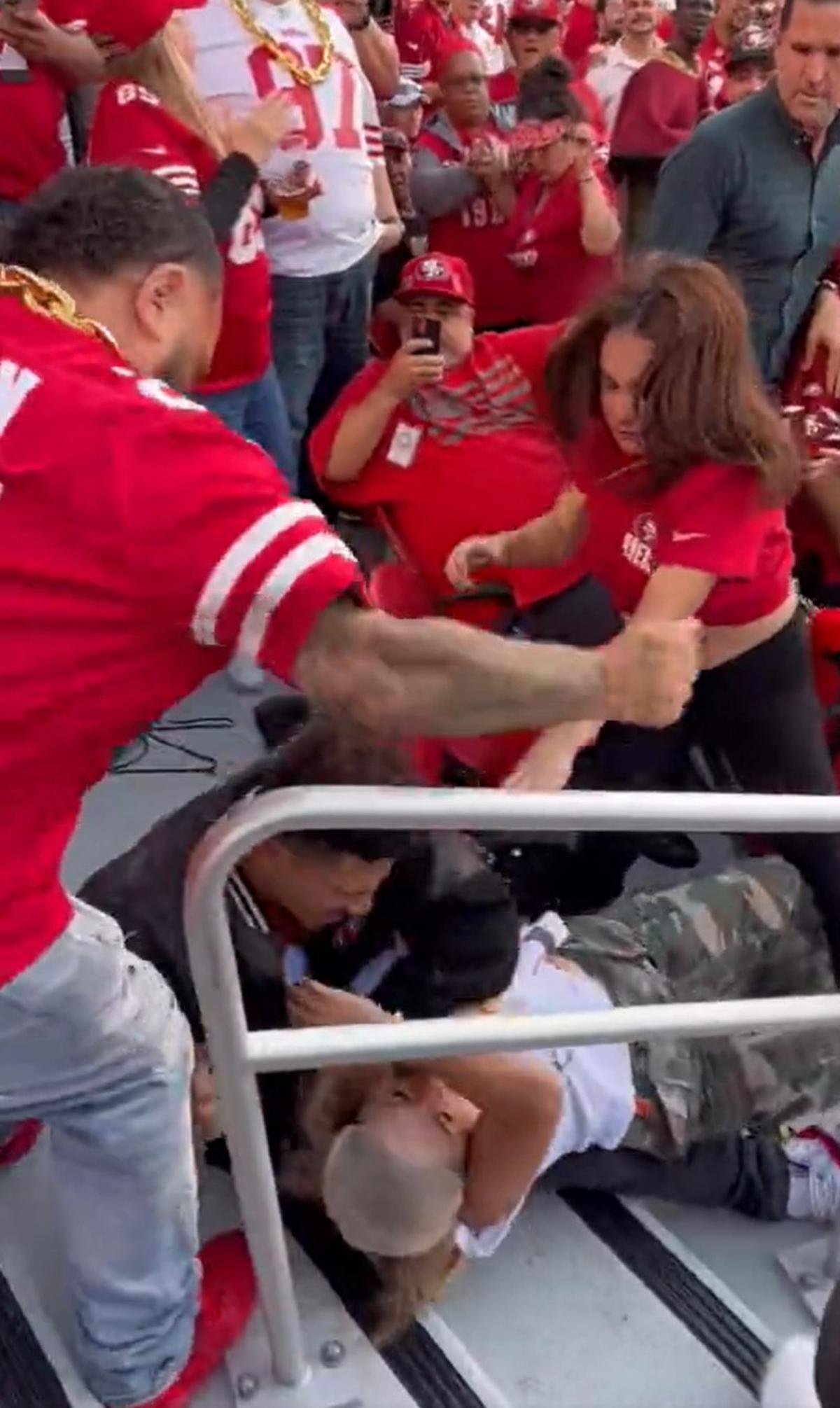 Los fans de los 49ers se tornaron en una pelea. | Especial