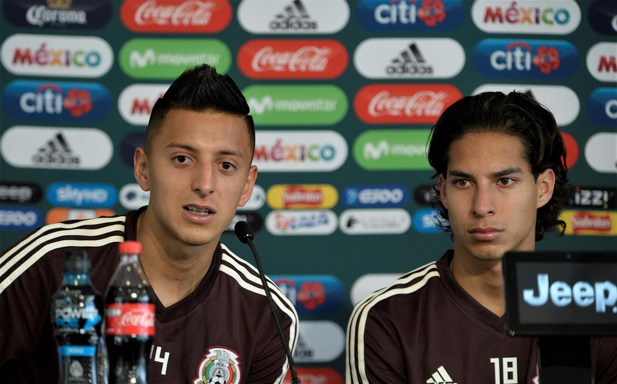  | Alvarado y Lainez durante una conferencia de prensa. Foto: DEPOSITPHOTOS/MEXSPORT
