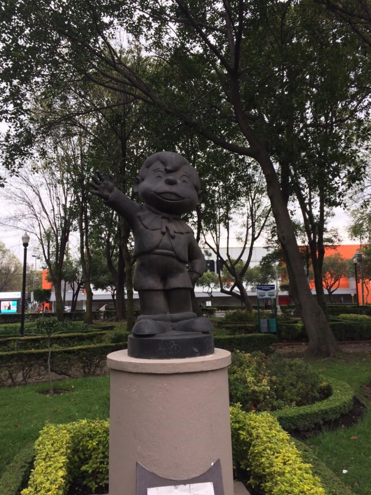 Chabelo estatua caricaturizada CDMX | Foto: Especial