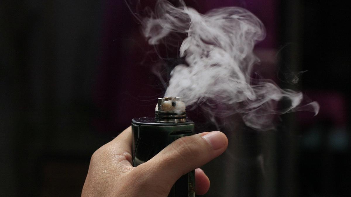  | López-Gatell acusó en la "mañanera" que hay "trucos" para evitar prohibición de vapeadores y cigarros electrónicos.. Fuente: Pixabay.