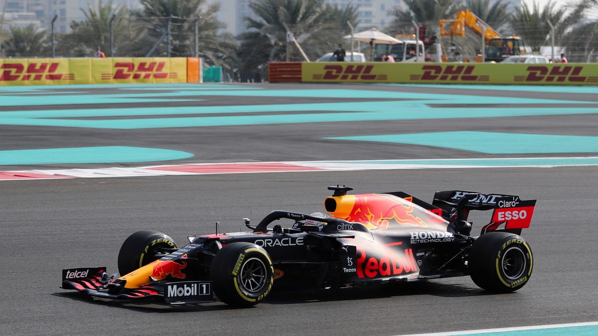  | El neerlandés Max Verstappen (Red Bull), en la tercera tanda de entrenamientos libres del Gran Premio de Formula Uno de Abu Dabi, que se disputa este fin de semana. EFE/EPA/Ali Haider