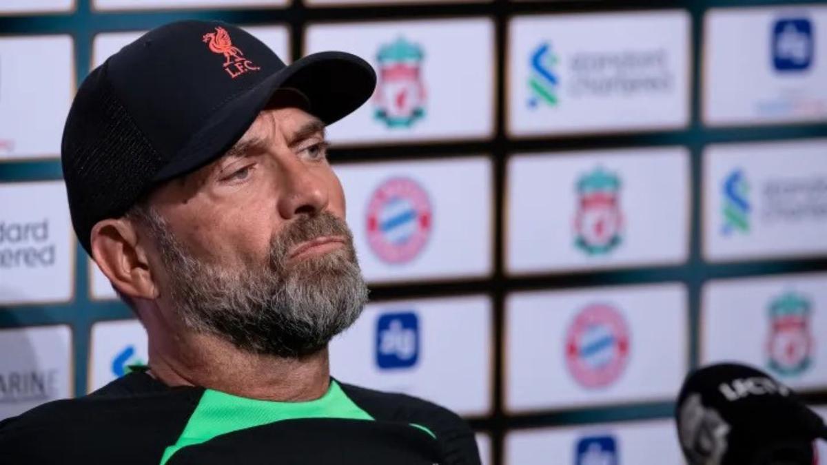 Jürgen Klopp | El entrenador de Liverpool dio su opinión sobre los traspasos a Arabia Saudita. Crédito: Gettyimages.