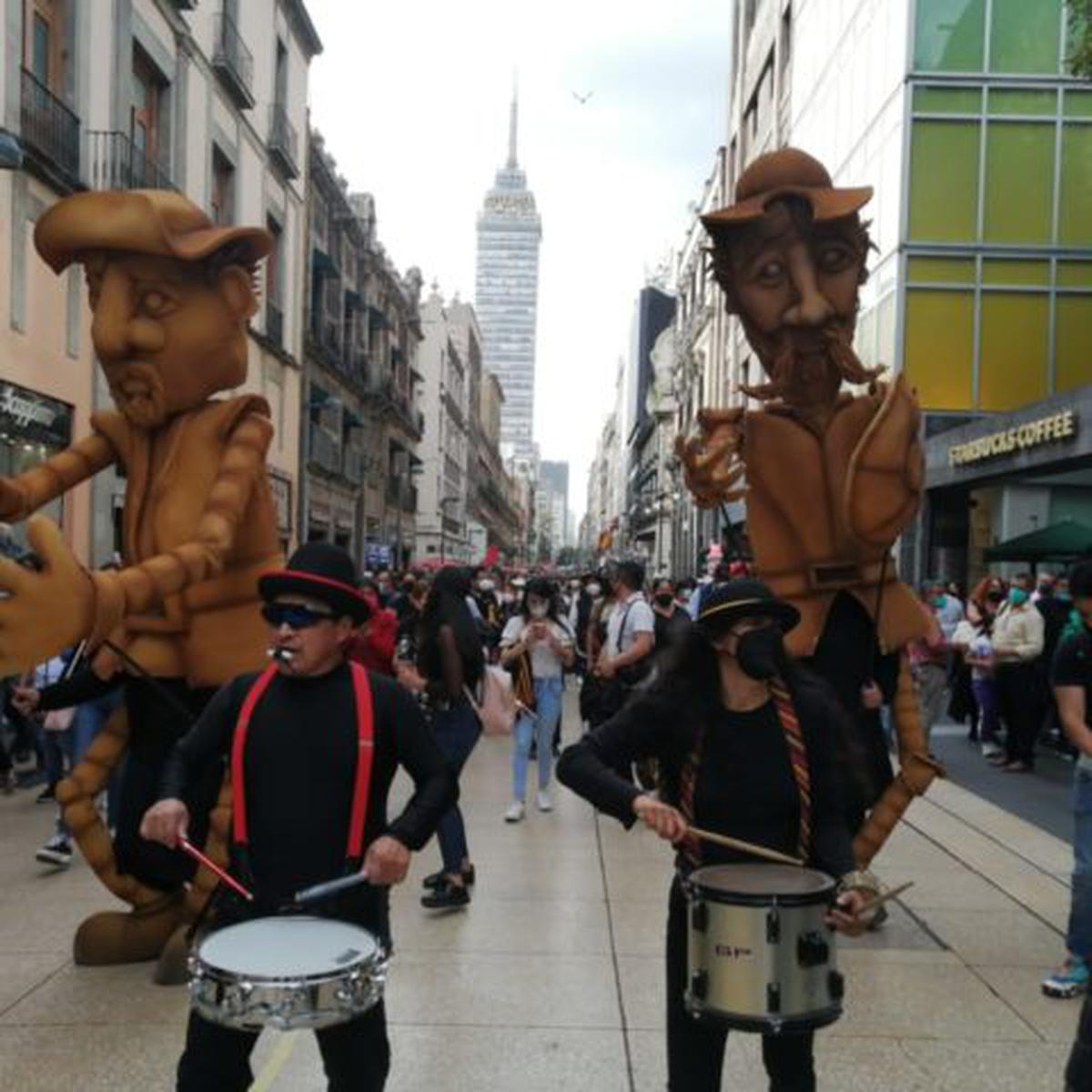  | Música y baile en el corredor Madero previo al mensaje de AMLO. Foto: Martín Rocha