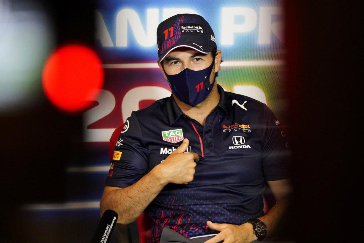  | El piloto holandés de Fórmula Uno Max Verstappen de Red Bull Racing reacciona en el parque cerrado después de tomar la tercera posición en la clasificación para el Gran Premio de Fórmula Uno 2021. /EFE