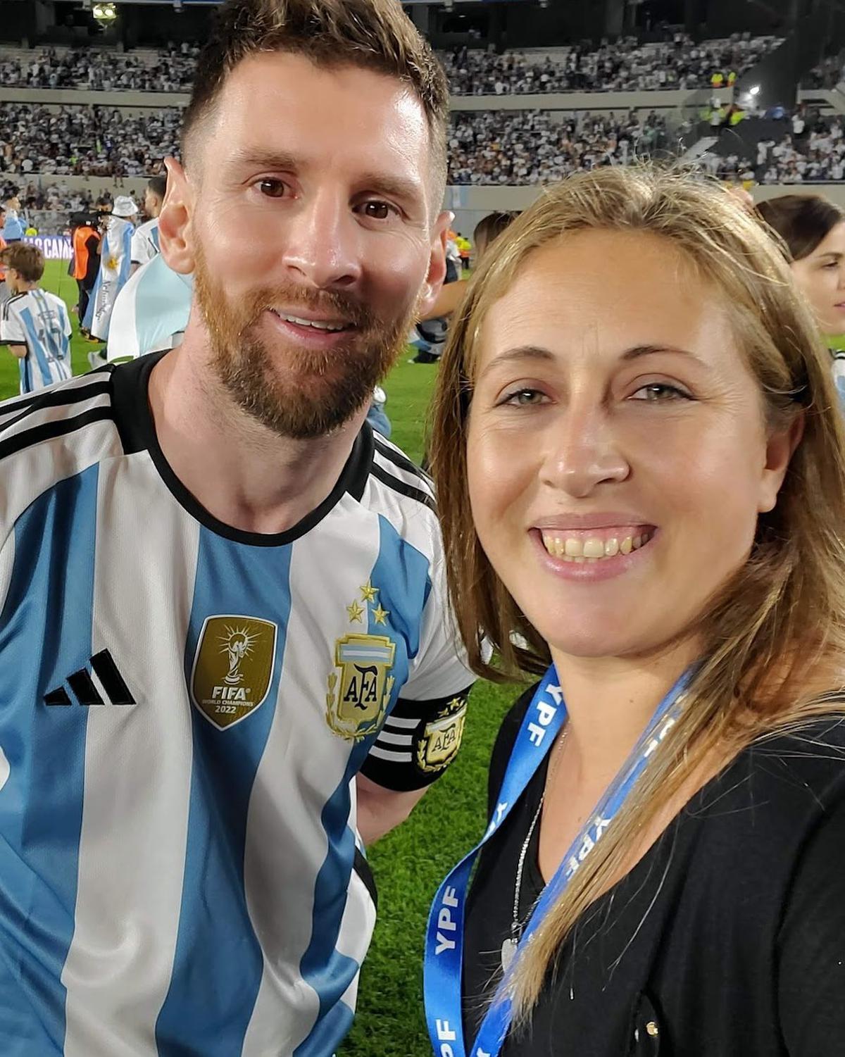  | Eliana Pantano junto a Leo Messi. Intagram: @elianapantano