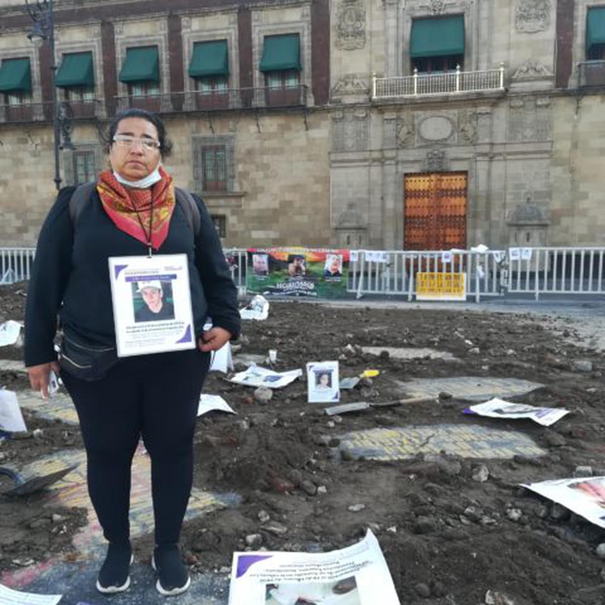  | Madres que buscan a sus hijos desaparecidos en Guanajuato participaron en la protesta pacífica en el Zócalo. Foto: Karime López