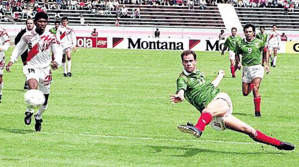 Luis Roberto Alves 'Zague' | Gol de 'Zague' a Perú en 1993 (FMF)