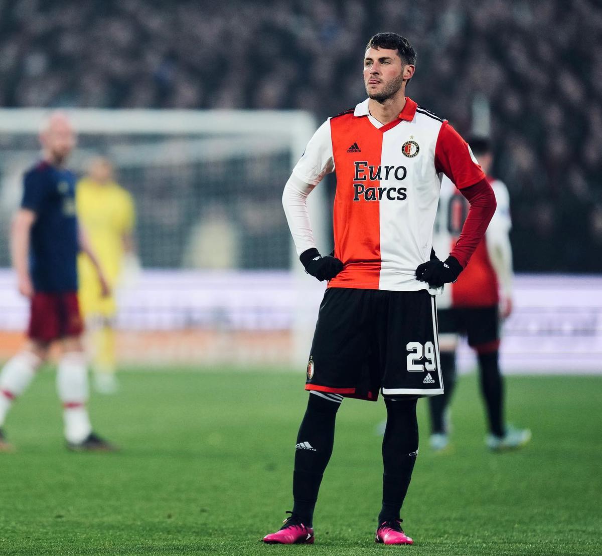  | Santi Giménez con el Feyenoord. Instagram: @sant.gimenez