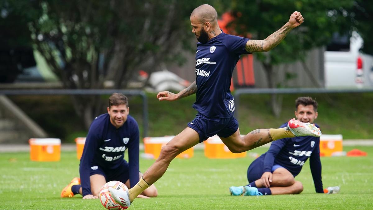 Futbol | Dani Alves militó poco tiempo en los Pumas.
