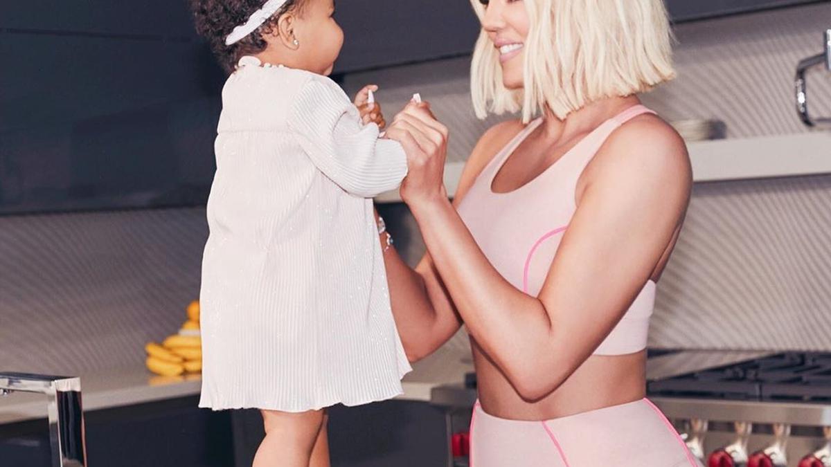  | Khloé Kardashian se vuelve tendencia por mostrar la primera foto con su bebé recién nacido.