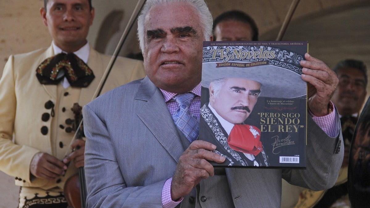  | El especial de la bioserie sobre Vicente Fernández tampoco debe de ser transmitido o Televisa tendrá problemas legales.