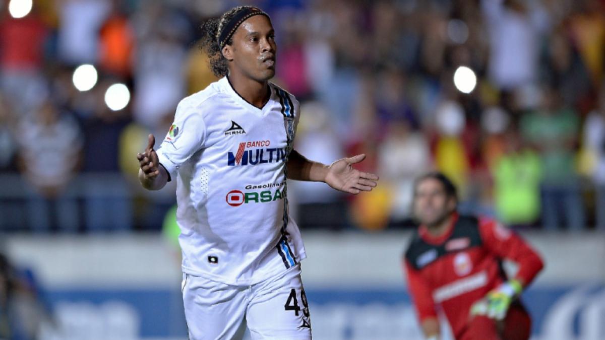 Ronaldinho llegó al Querétaro en el 2014, cuando pertenecía a Olegario Vázquez Raña.