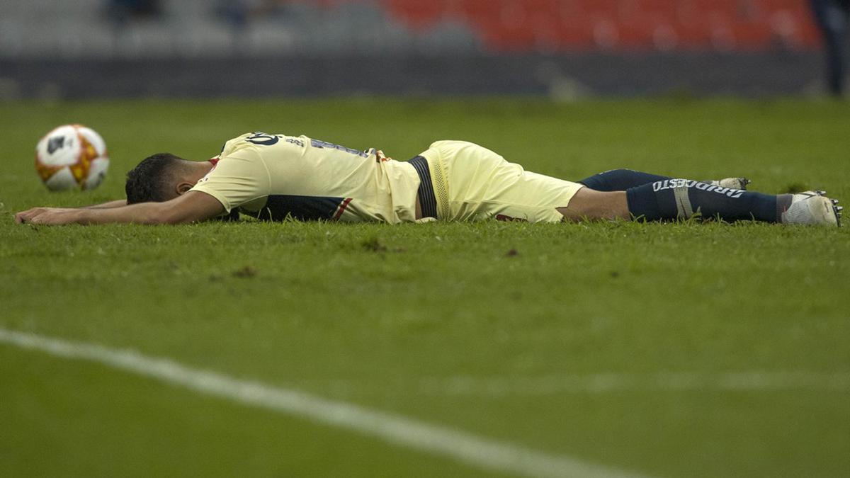  | Jugador de América se lamenta la derrota. Crédito: DEPOSITPHOTOS/MEXSPORT.