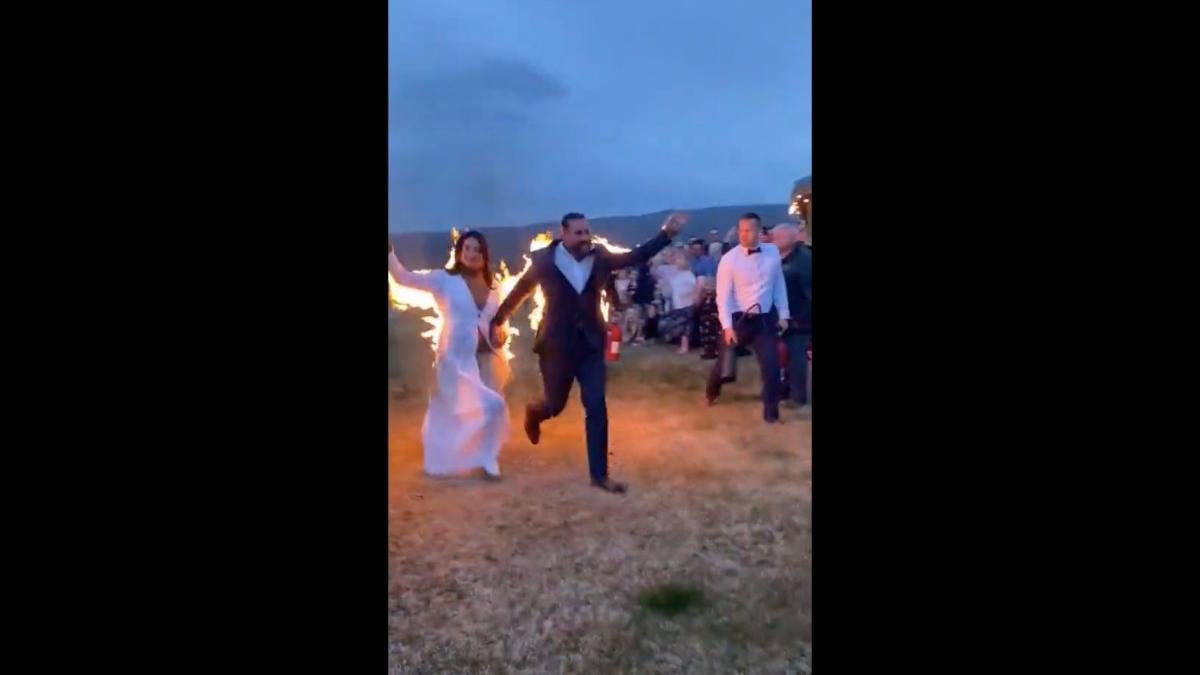  | Los novios son dobles de riesgo, por eso decidieron prenderse fuego en su boda 