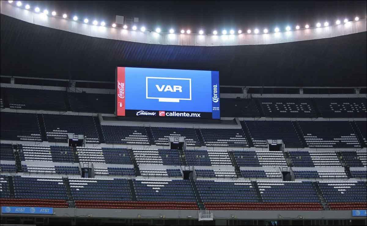 El VAR podría tener audio a paertir del Clausura 2024. | Mexsport