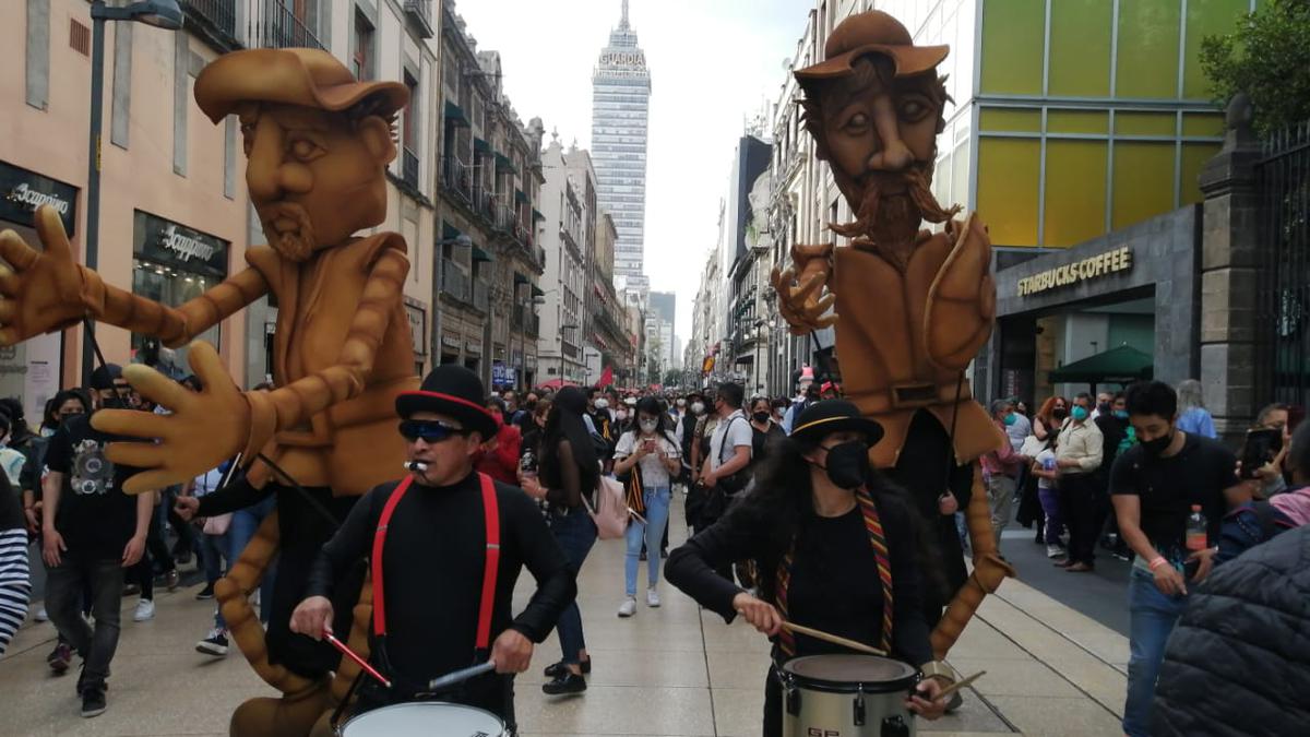 Música y baile en el corredor Madero previo al mensaje de AMLO. Foto: Martín Rocha