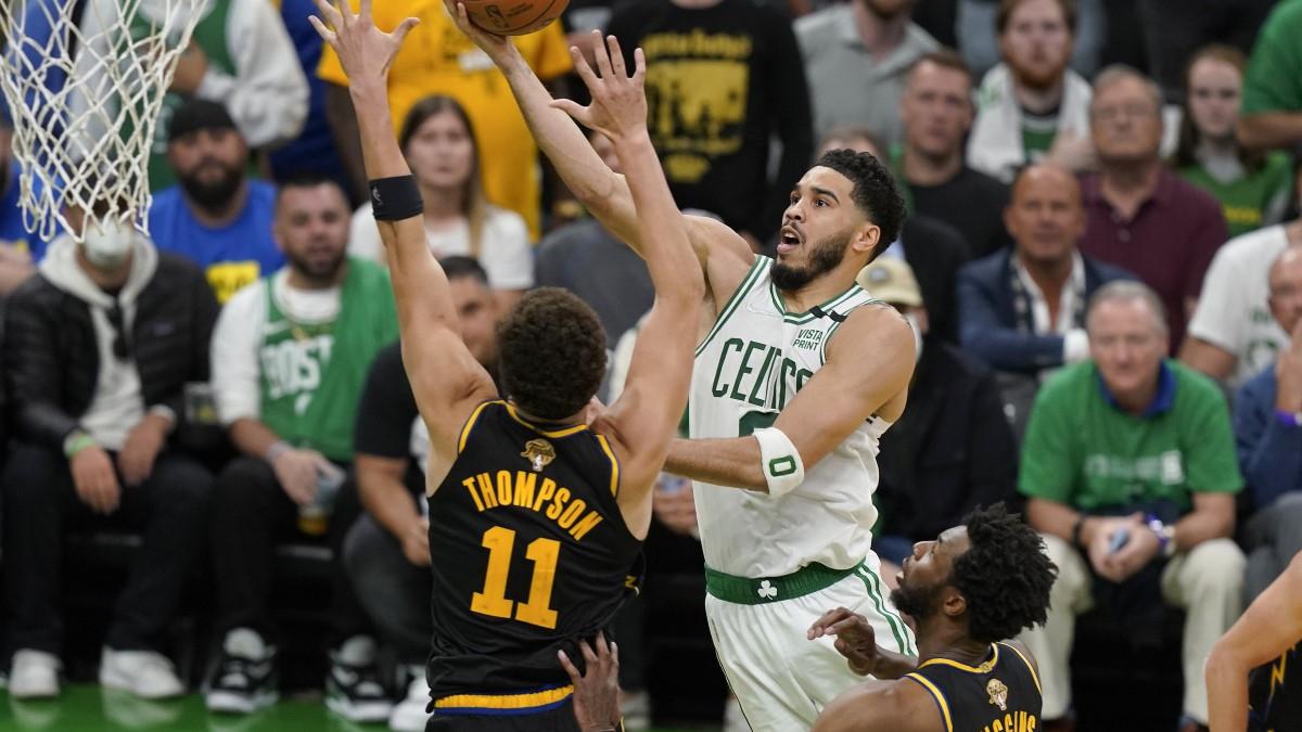 NBA | Los Boston Celtics aplastaron a los Warriors en el TD Garden.